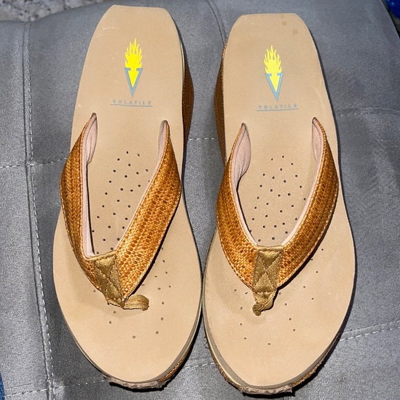 Volatile wedge flip flops